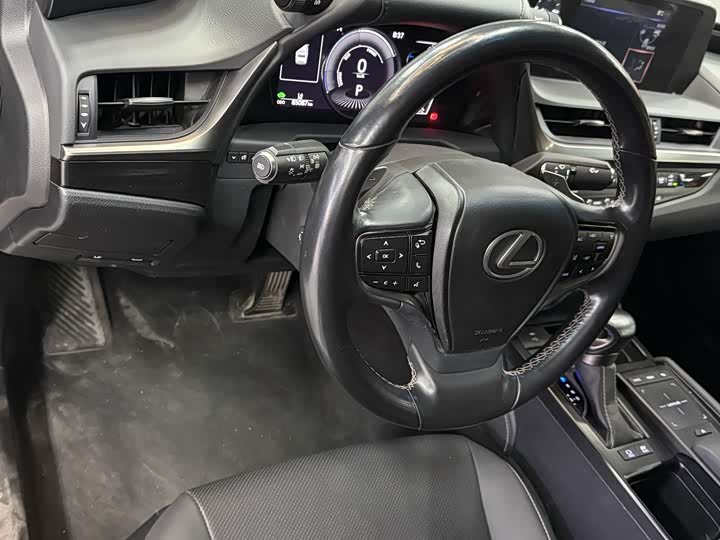 Фото 5 - Lexus ES