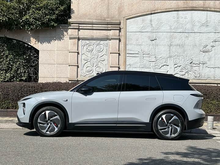 Фото 3 - Nio ES6