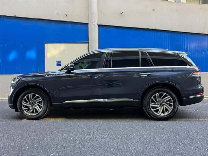 Фото 3 - Lincoln Aviator