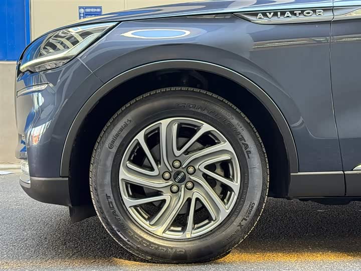Фото 6 - Lincoln Aviator