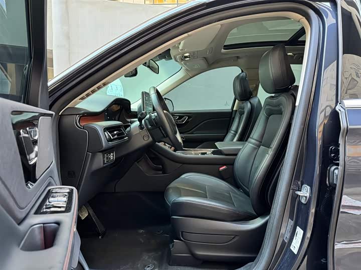 Фото 7 - Lincoln Aviator