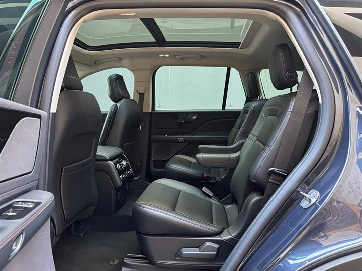 Фото 8 - Lincoln Aviator