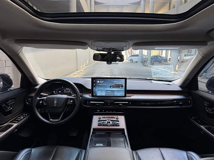 Фото 9 - Lincoln Aviator