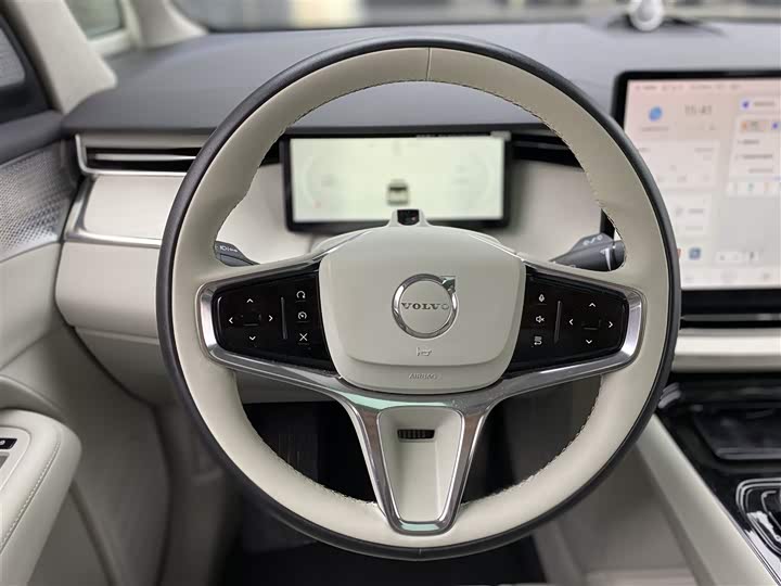 Фото 6 - Volvo EM90