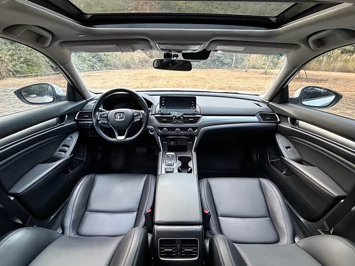 Фото 8 - Honda Accord