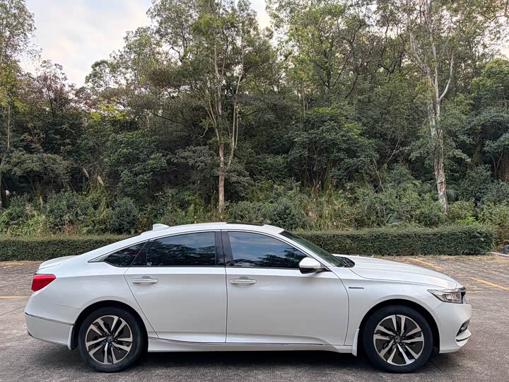 Фото 9 - Honda Accord