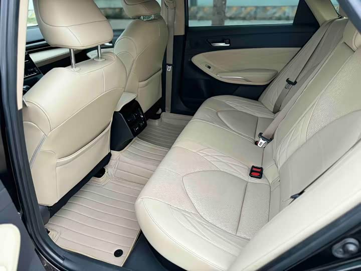 Фото 6 - Toyota Avalon