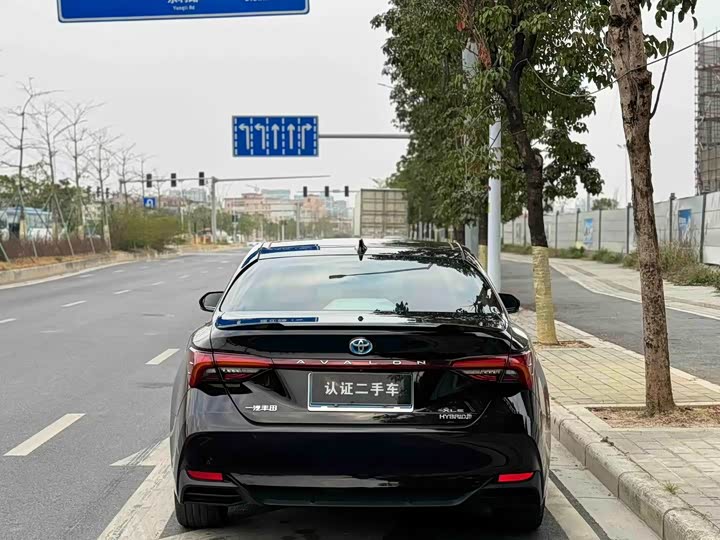 Фото 8 - Toyota Avalon