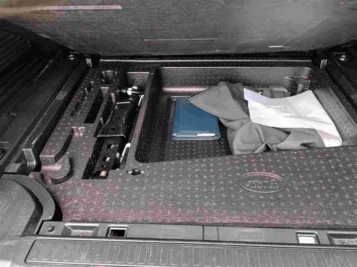 Фото 9 - Land Rover Defender