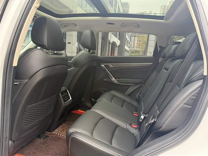 Фото 2 - Geely Atlas