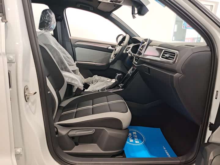 Фото 8 - Volkswagen T-Roc