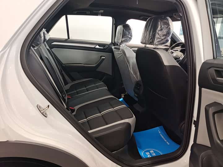 Фото 9 - Volkswagen T-Roc