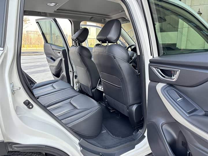 Photo 4 - Subaru Forester