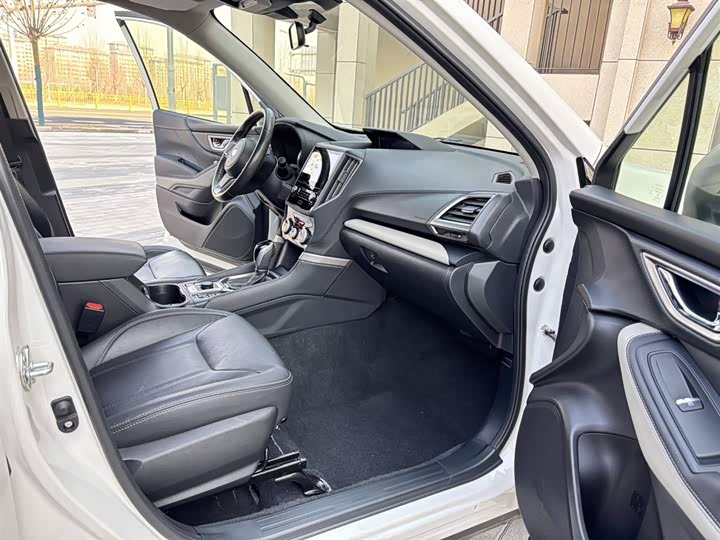 Photo 5 - Subaru Forester