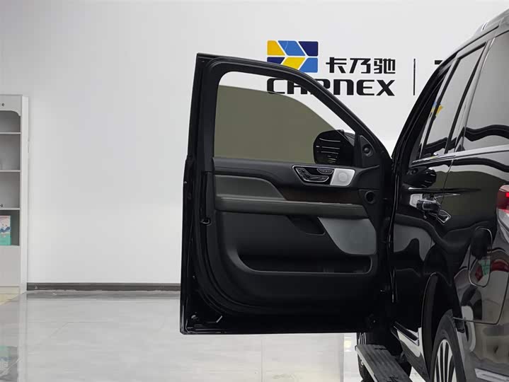 Фото 5 - Lincoln Navigator