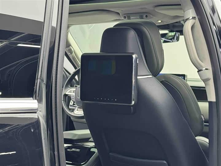 Фото 9 - Lincoln Navigator