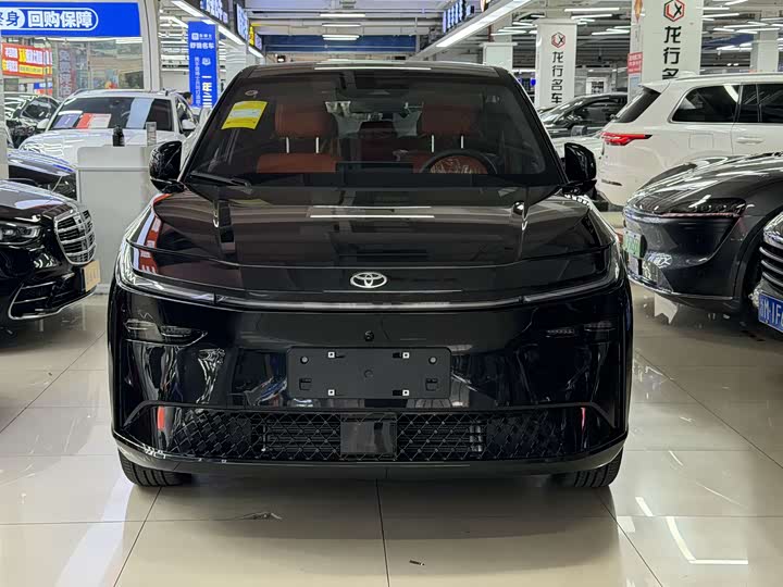 Photo 2 - Toyota bZ3X