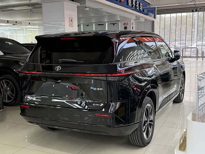 Photo 5 - Toyota bZ3X