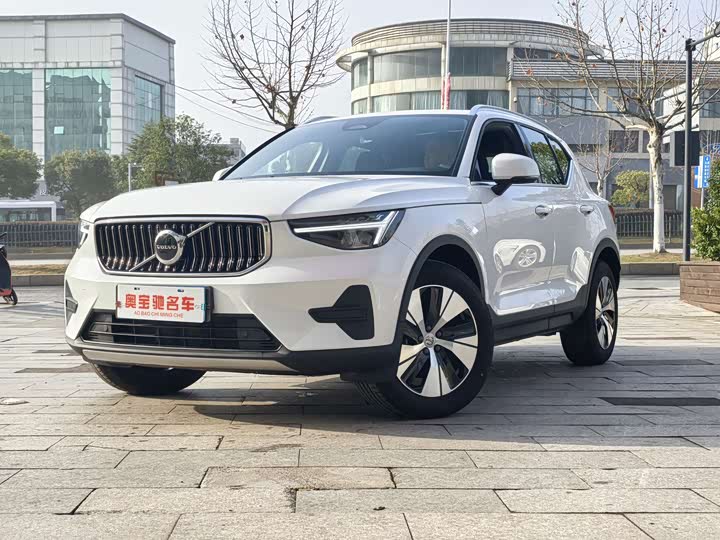 Фото 1 - Volvo XC40