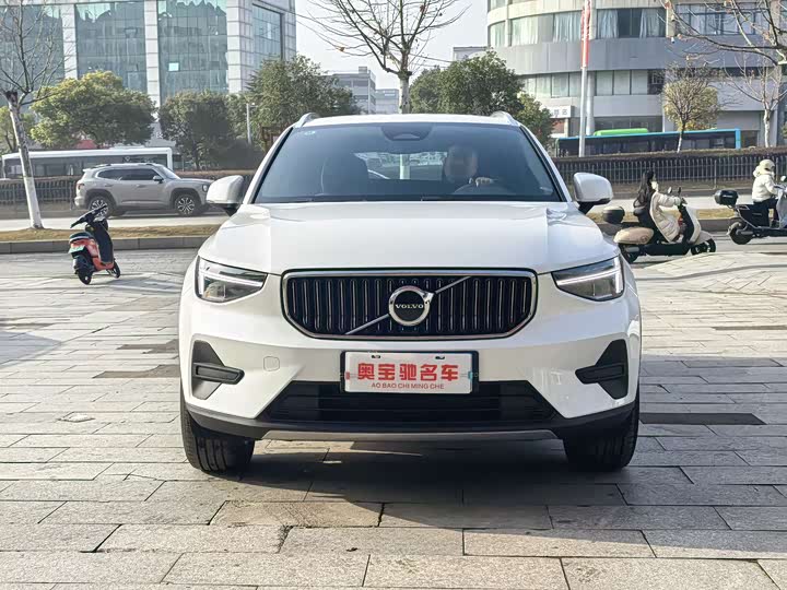 Фото 2 - Volvo XC40
