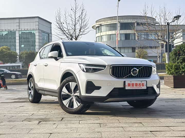 Фото 3 - Volvo XC40
