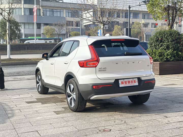 Фото 6 - Volvo XC40