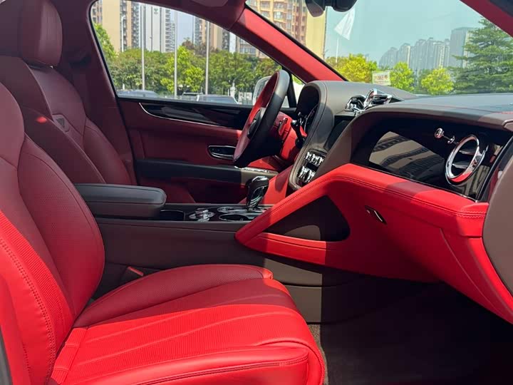 Фото 9 - Bentley Bentayga