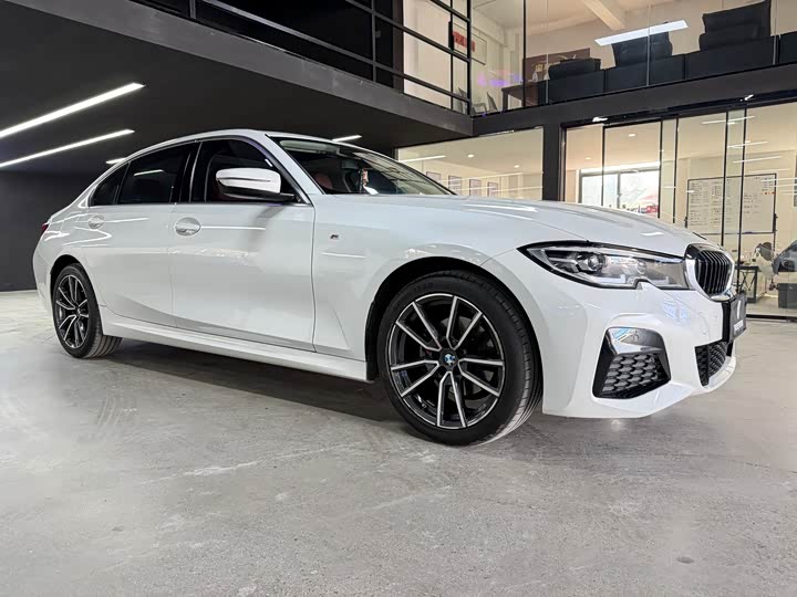 Photo 3 - BMW 3 Series