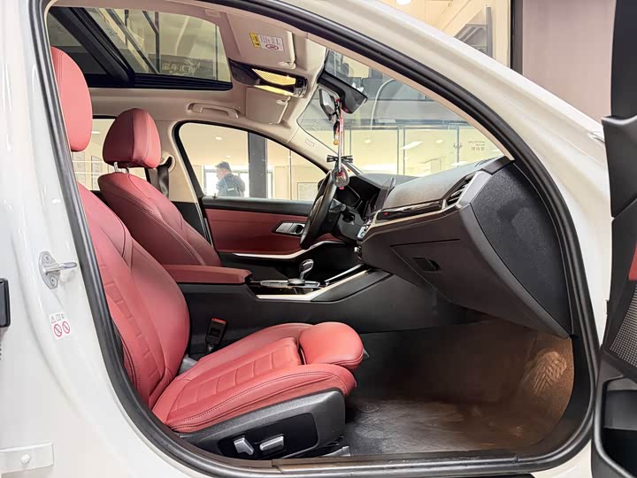 Photo 9 - BMW 3 Series