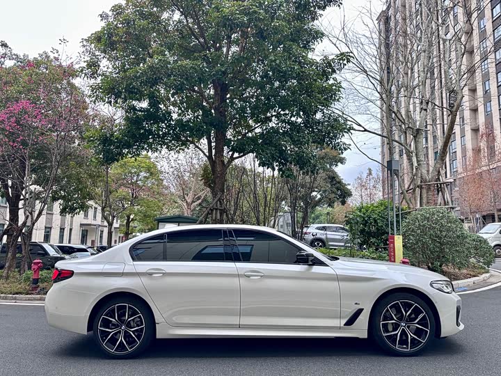 Фото 3 - BMW 5 Series