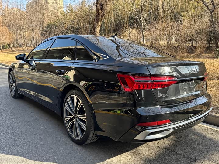 Фото 5 - Audi A6L