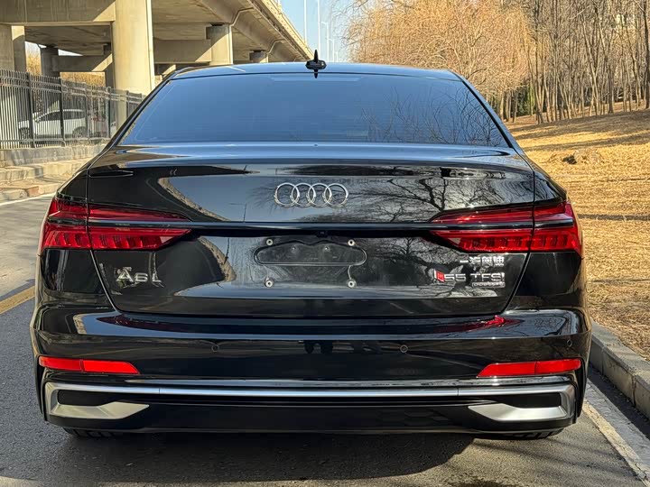 Фото 6 - Audi A6L