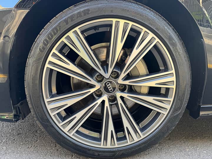 Фото 7 - Audi A6L