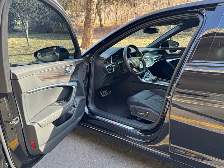 Фото 8 - Audi A6L