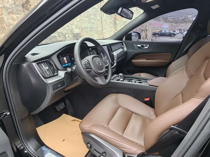 Фото 4 - Volvo XC60