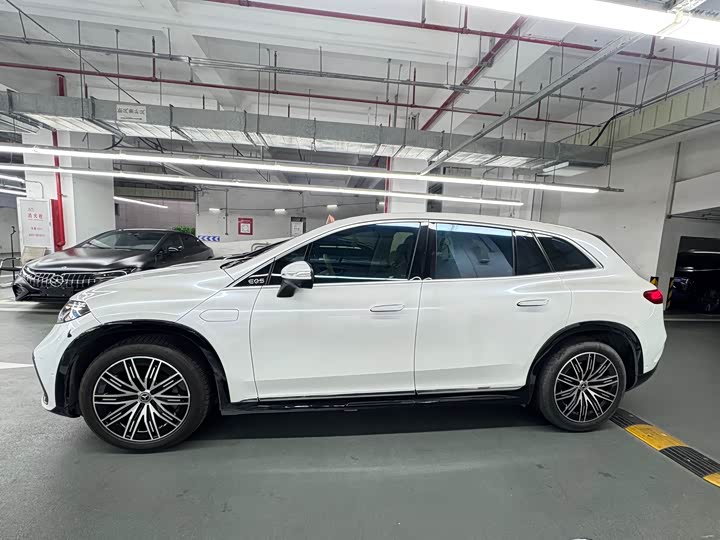 Фото 8 - Mercedes-Benz EQS SUV