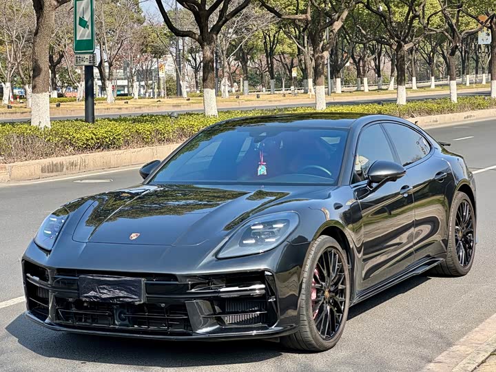 Фото 1 - Porsche Panamera