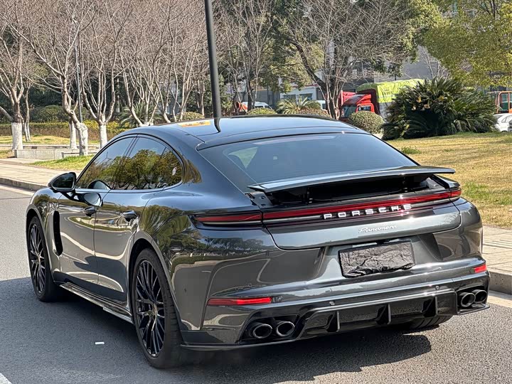 Фото 3 - Porsche Panamera