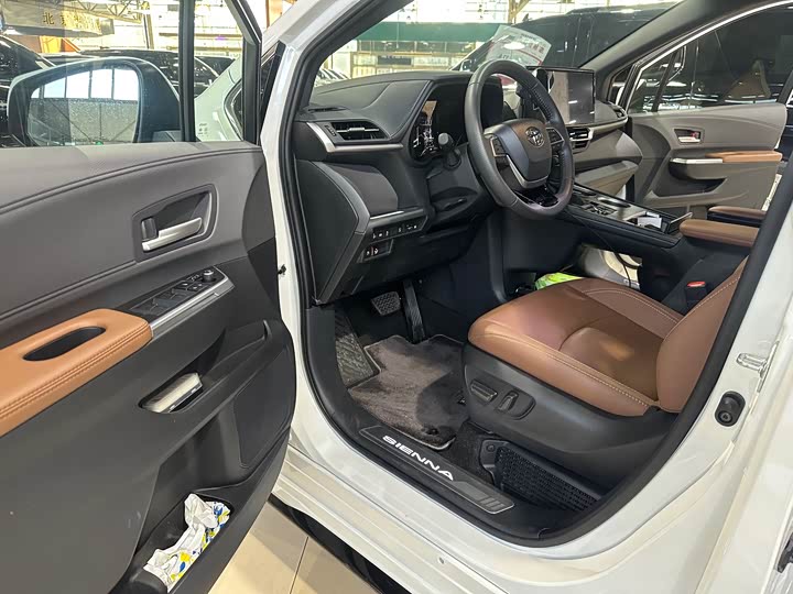 Фото 2 - Toyota Sienna