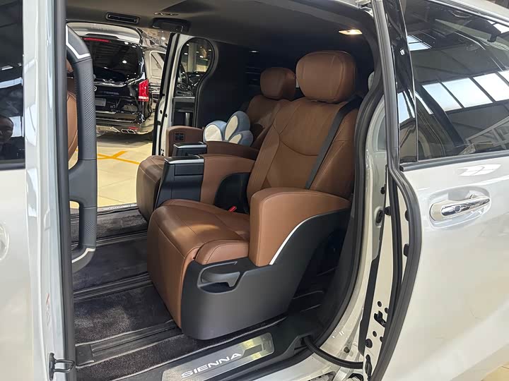 Фото 5 - Toyota Sienna