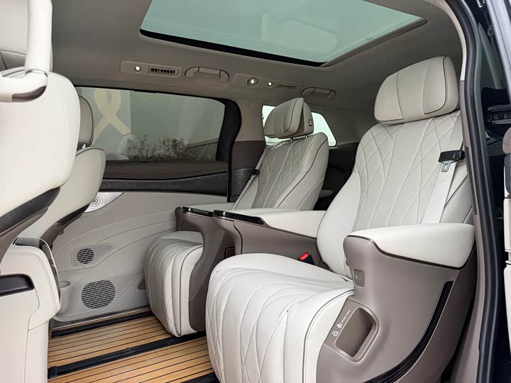 Фото 5 - Denza D9