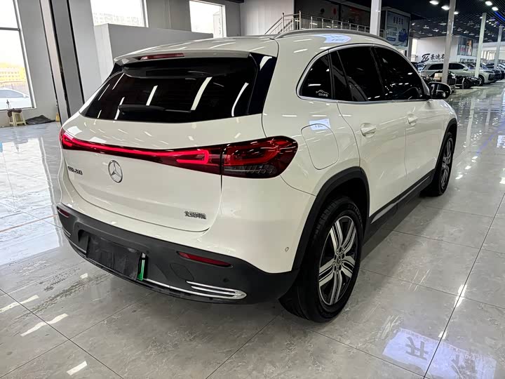 Фото 2 - Mercedes-Benz EQA