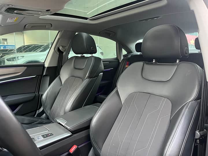 Фото 5 - Audi A7L