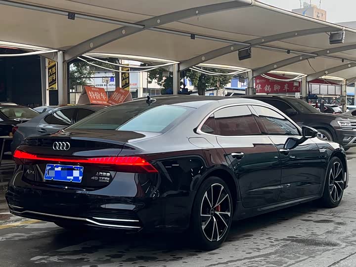 Фото 6 - Audi A7L