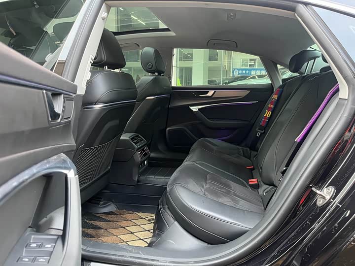 Фото 8 - Audi A7L