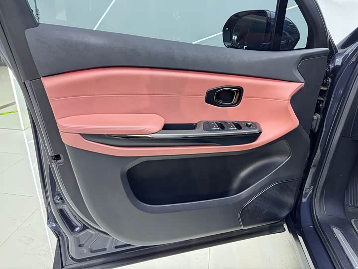 Фото 7 - Nio EC6