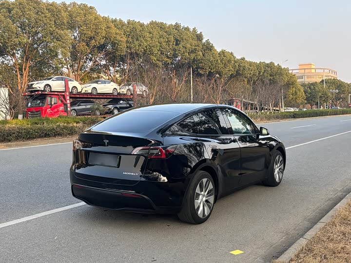 Фото 9 - Tesla Model Y