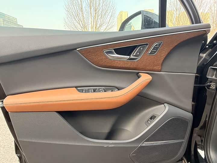 Фото 9 - Audi A8