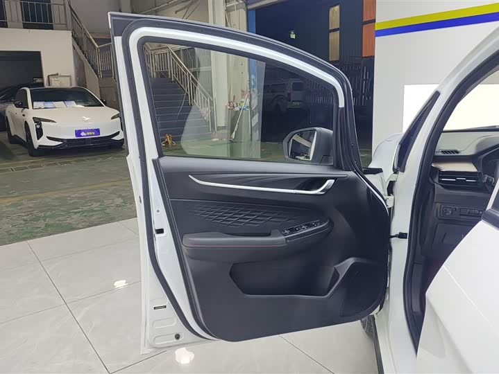Фото 7 - Geely Vision X3