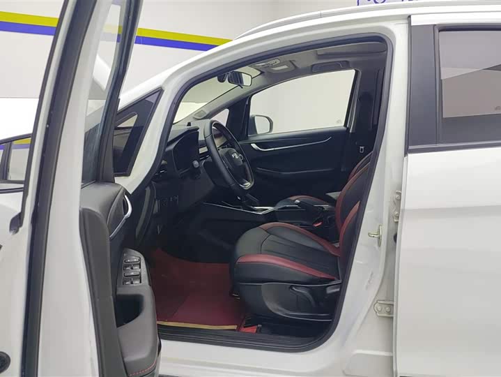 Фото 9 - Geely Vision X3